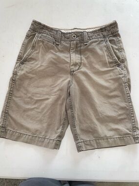 AMERICAN EAGLE Casual Khaki Shorts - longer length. Size 30. Men’s.